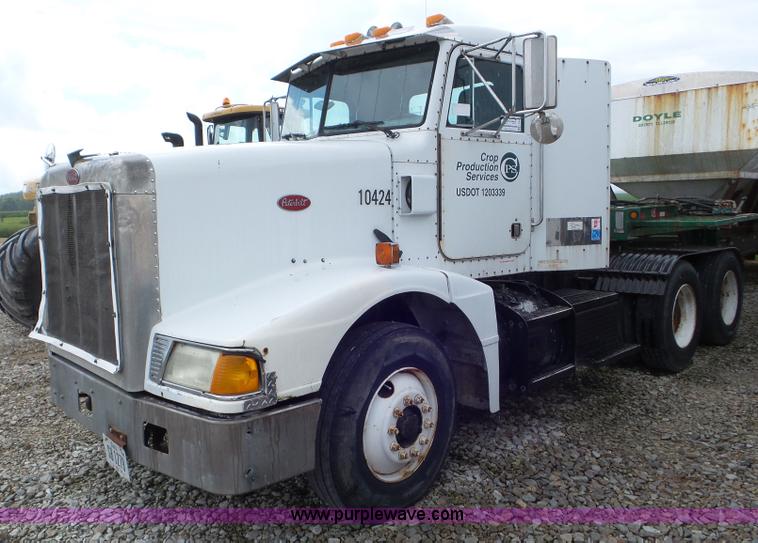 image for item L6906 1993 Peterbilt 377 semi truck