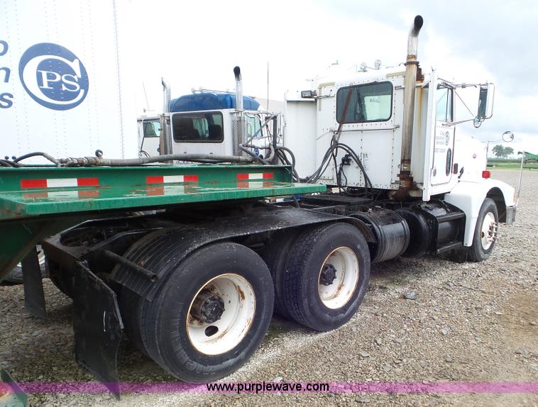 image for item L6906 1993 Peterbilt 377 semi truck