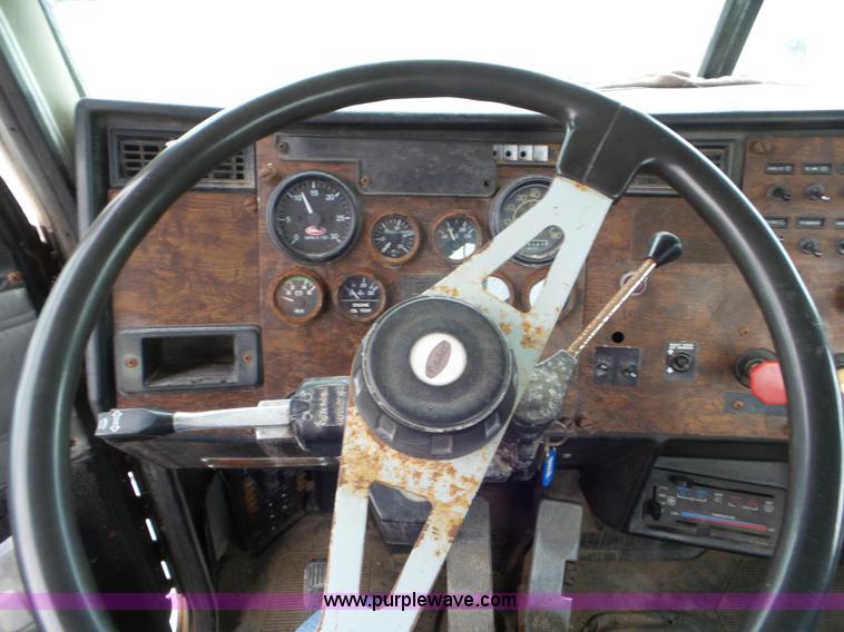image for item L6906 1993 Peterbilt 377 semi truck
