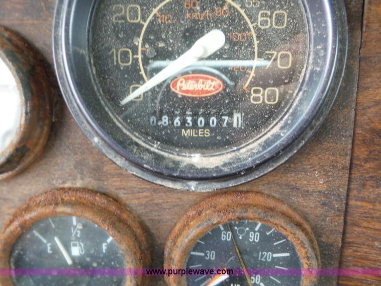 image for item L6906 1993 Peterbilt 377 semi truck