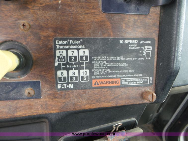 image for item L6906 1993 Peterbilt 377 semi truck