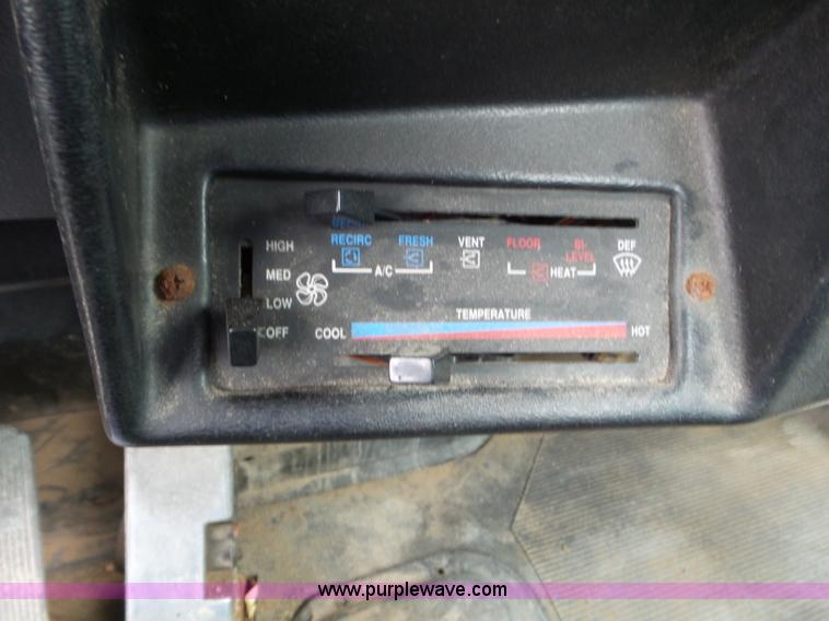 image for item L6906 1993 Peterbilt 377 semi truck