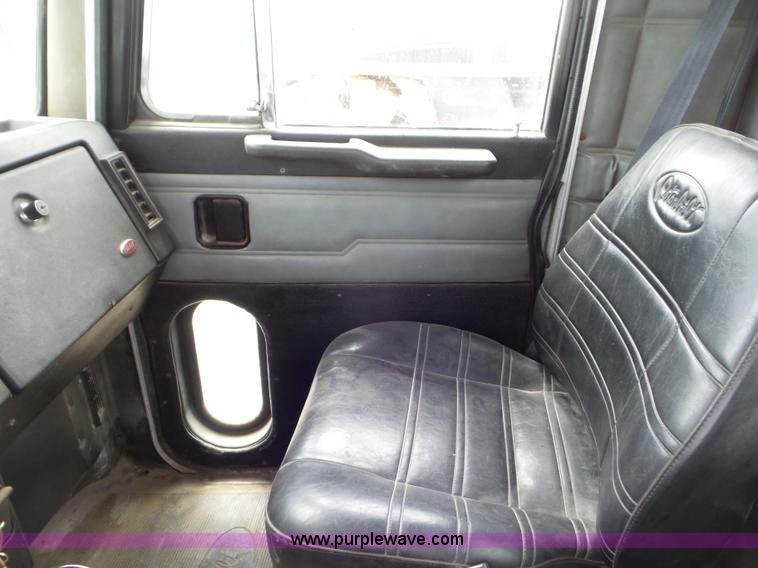 image for item L6906 1993 Peterbilt 377 semi truck