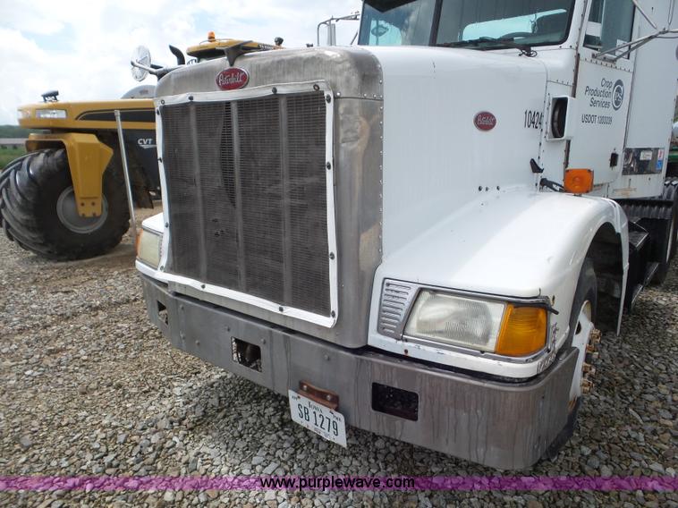 image for item L6906 1993 Peterbilt 377 semi truck