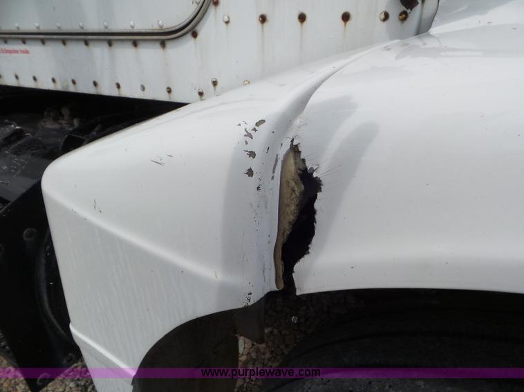 image for item L6906 1993 Peterbilt 377 semi truck