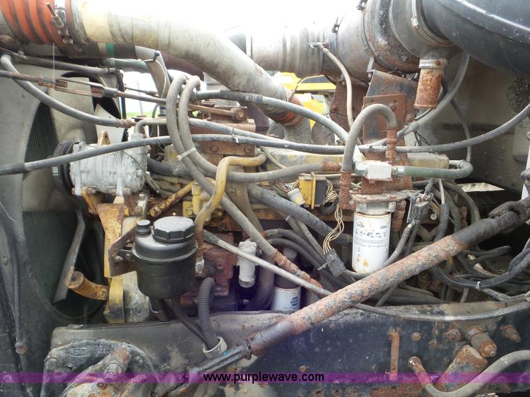 image for item L6906 1993 Peterbilt 377 semi truck