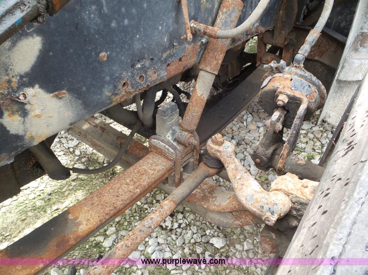 image for item L6906 1993 Peterbilt 377 semi truck