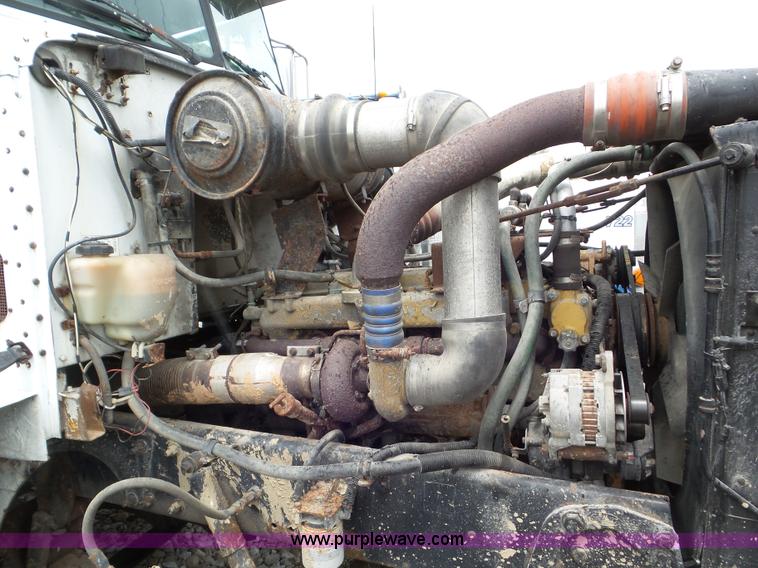 image for item L6906 1993 Peterbilt 377 semi truck