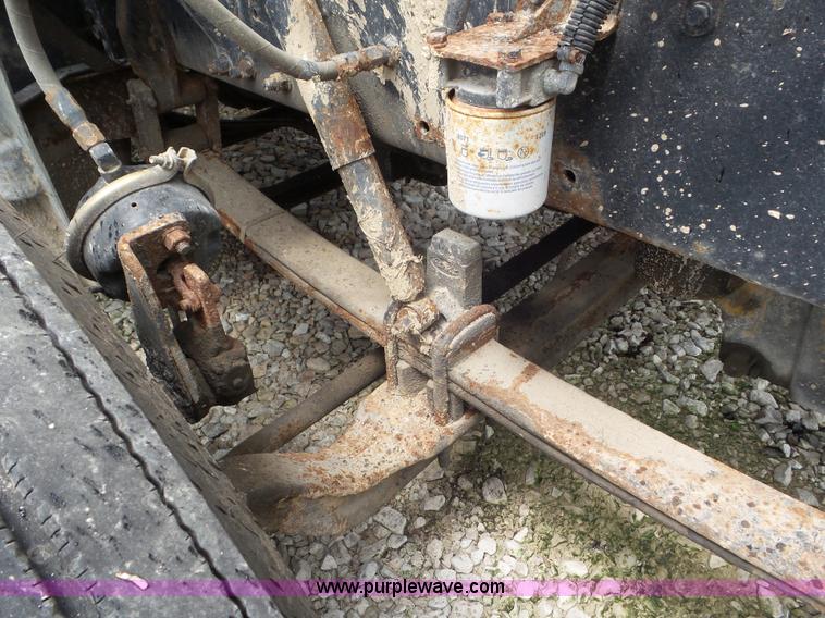 image for item L6906 1993 Peterbilt 377 semi truck