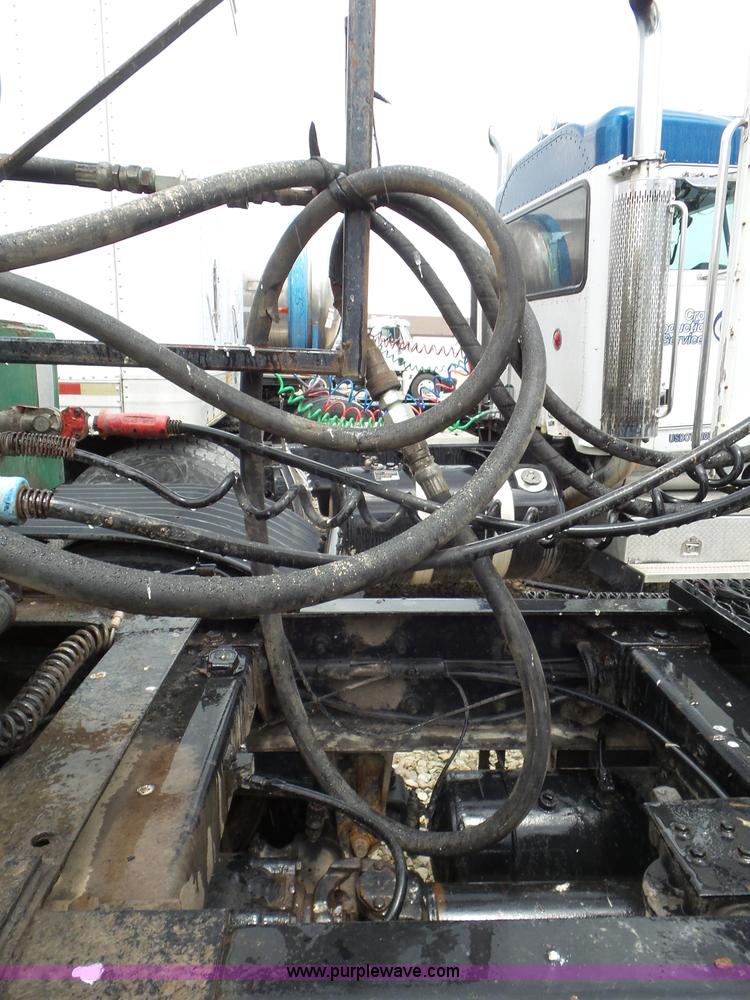 image for item L6906 1993 Peterbilt 377 semi truck