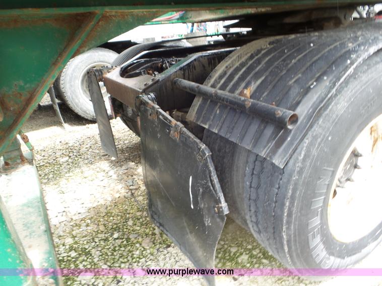 image for item L6906 1993 Peterbilt 377 semi truck