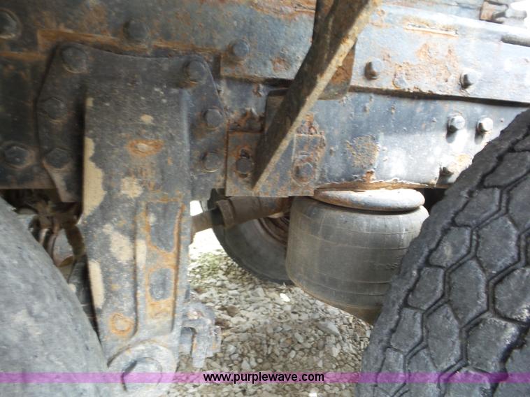 image for item L6906 1993 Peterbilt 377 semi truck