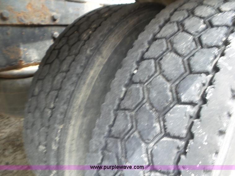 image for item L6906 1993 Peterbilt 377 semi truck