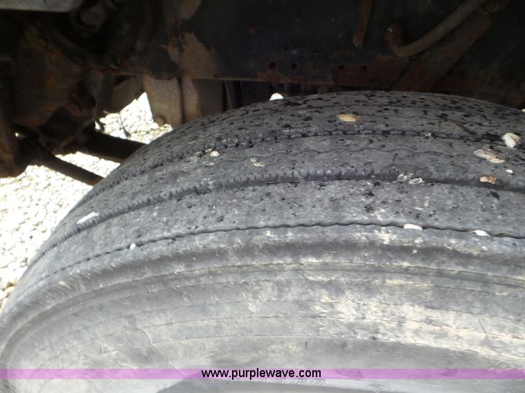 image for item L6906 1993 Peterbilt 377 semi truck