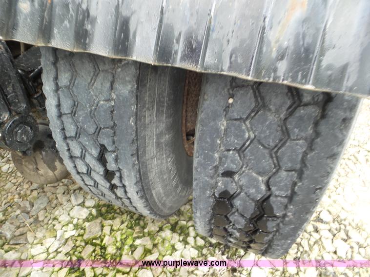 image for item L6906 1993 Peterbilt 377 semi truck