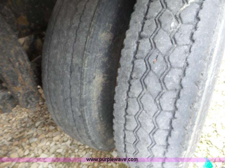 image for item L6906 1993 Peterbilt 377 semi truck