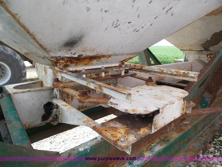 image for item L6907 2007 Doyle 74 tender trailer