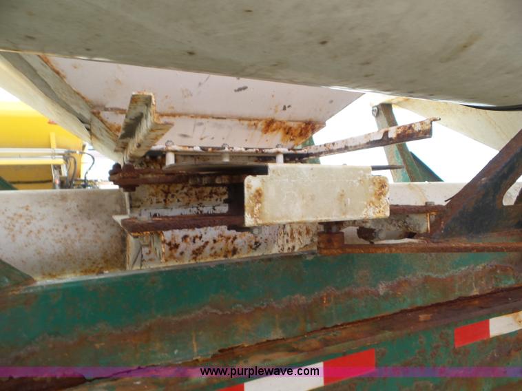 image for item L6907 2007 Doyle 74 tender trailer