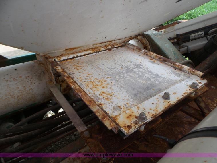 image for item L6907 2007 Doyle 74 tender trailer