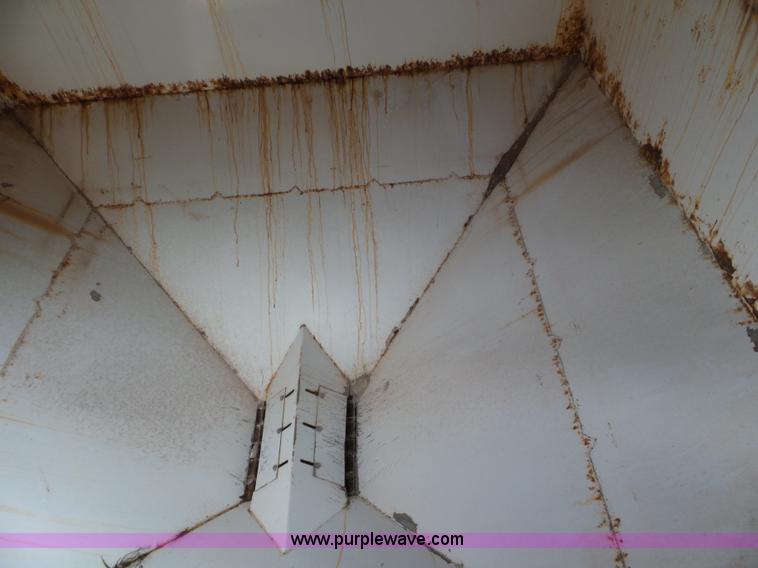 image for item L6907 2007 Doyle 74 tender trailer