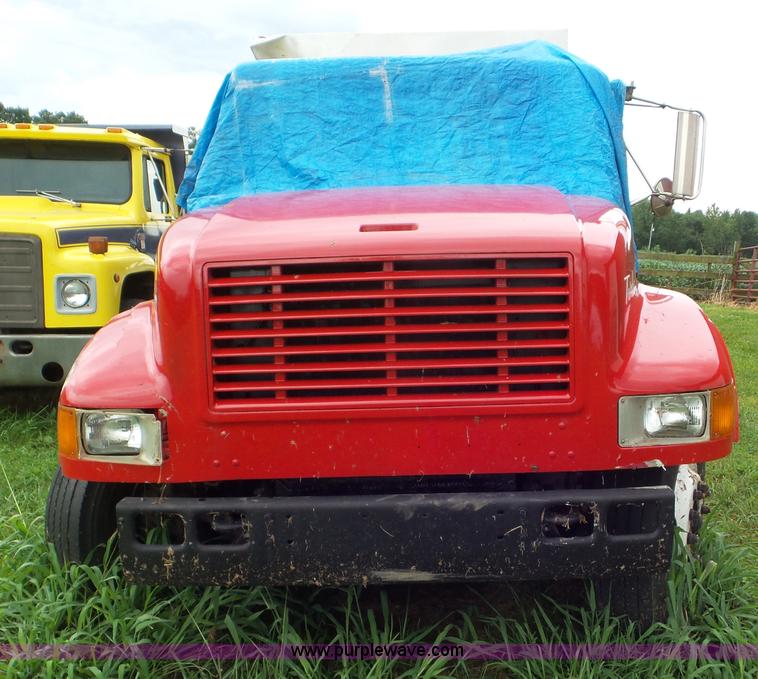 image for item L6912 1999 International 4900 tender truck