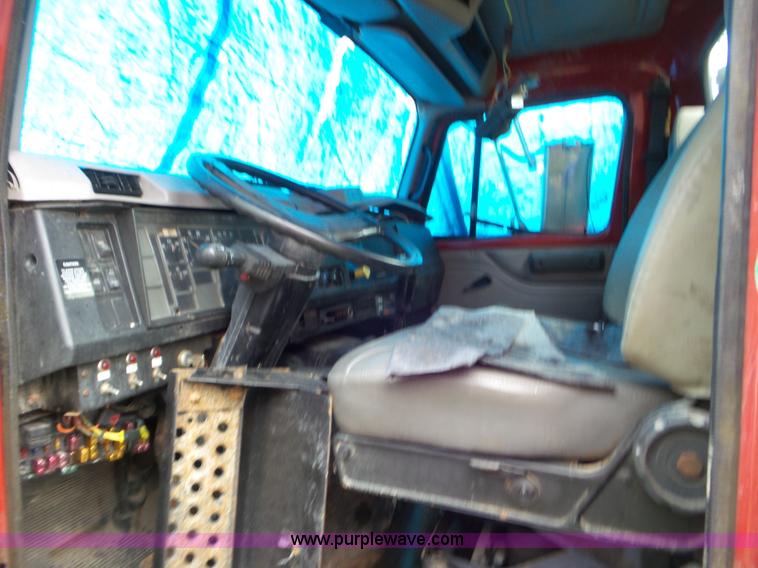 image for item L6912 1999 International 4900 tender truck