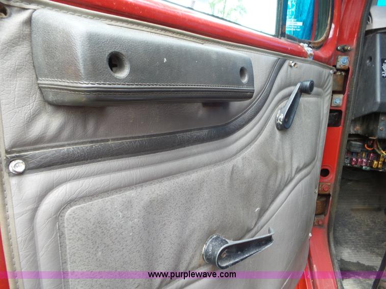 image for item L6912 1999 International 4900 tender truck