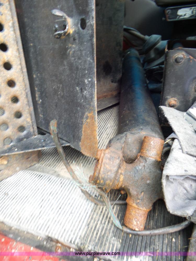 image for item L6912 1999 International 4900 tender truck