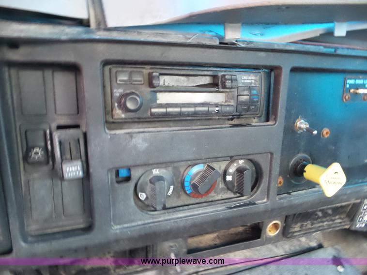 image for item L6912 1999 International 4900 tender truck