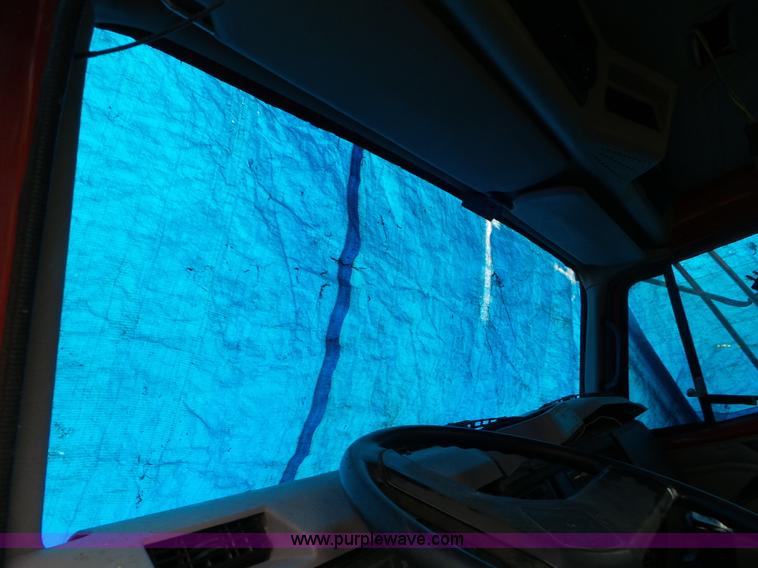 image for item L6912 1999 International 4900 tender truck