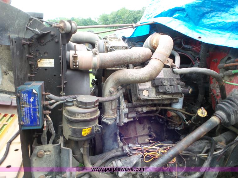 image for item L6912 1999 International 4900 tender truck