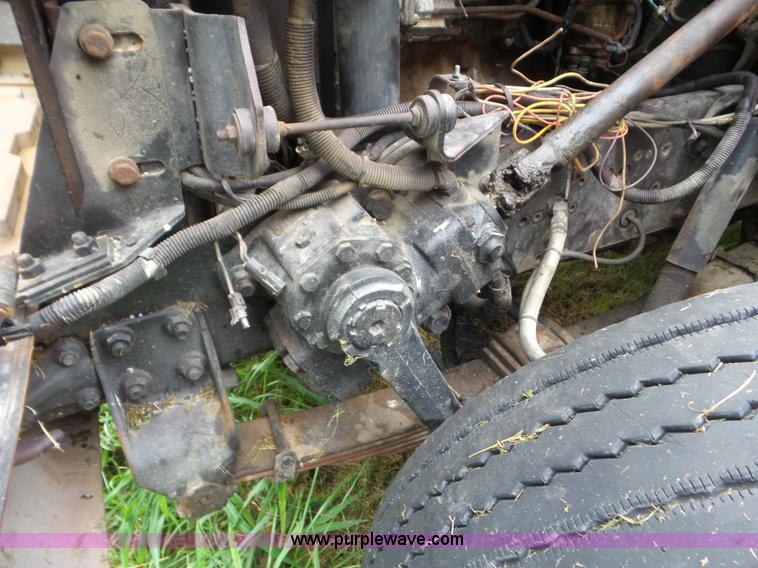 image for item L6912 1999 International 4900 tender truck