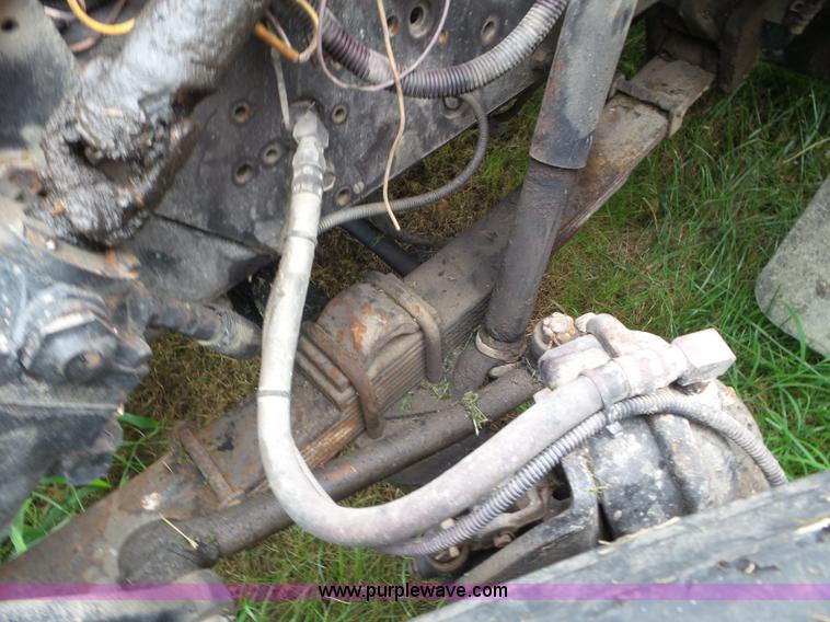 image for item L6912 1999 International 4900 tender truck