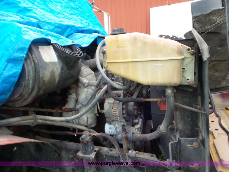 image for item L6912 1999 International 4900 tender truck