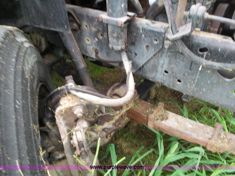 image for item L6912 1999 International 4900 tender truck