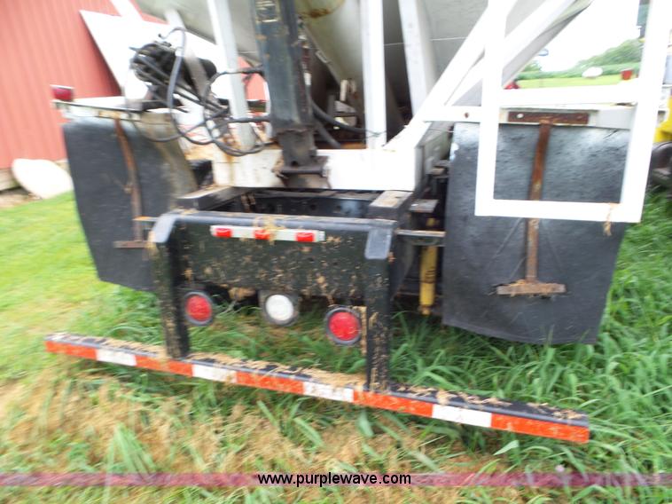 image for item L6912 1999 International 4900 tender truck