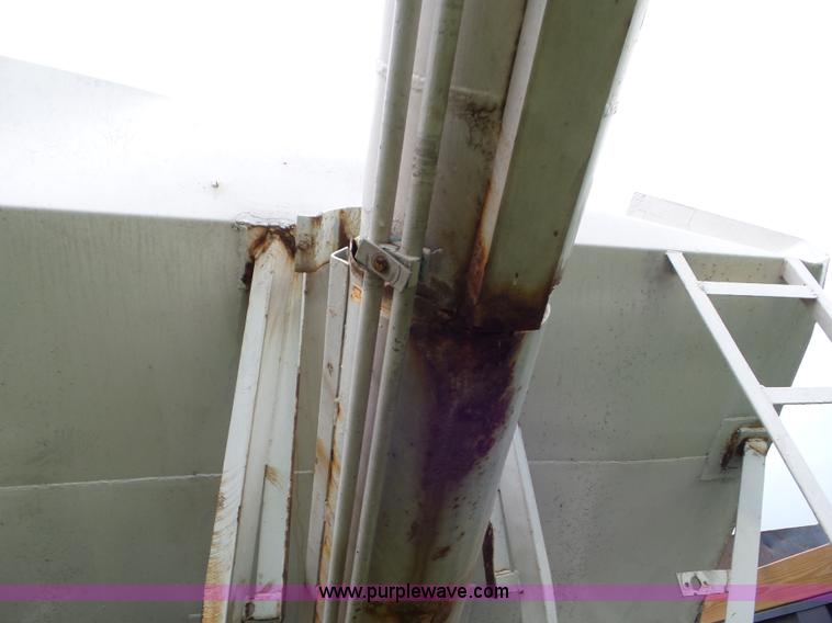 image for item L6912 1999 International 4900 tender truck