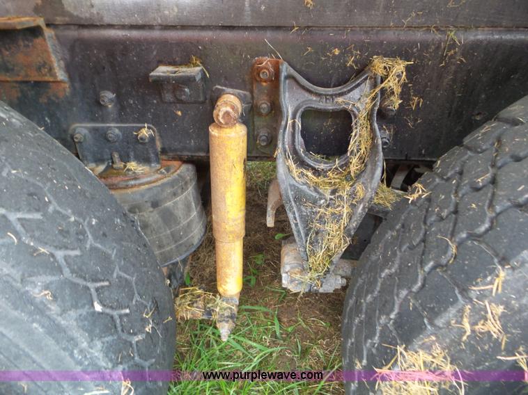 image for item L6912 1999 International 4900 tender truck