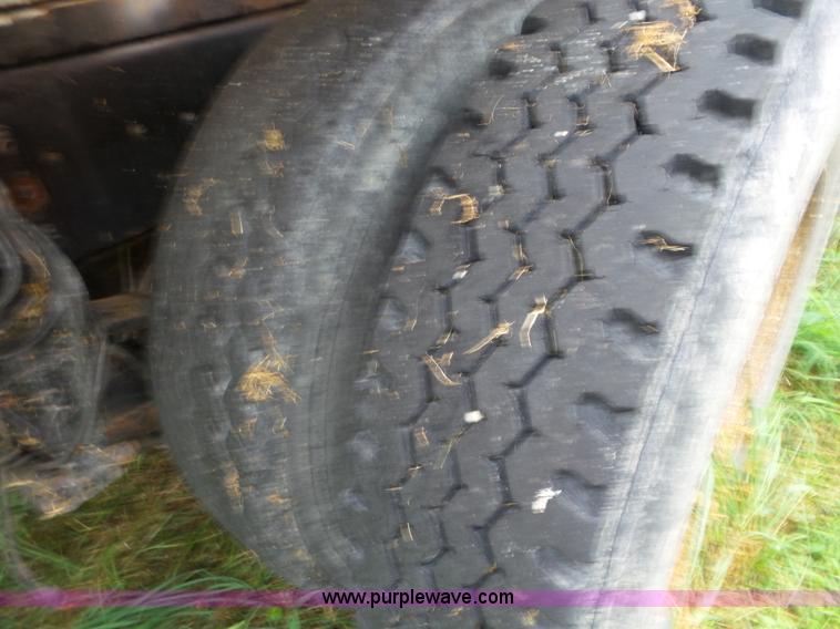 image for item L6912 1999 International 4900 tender truck