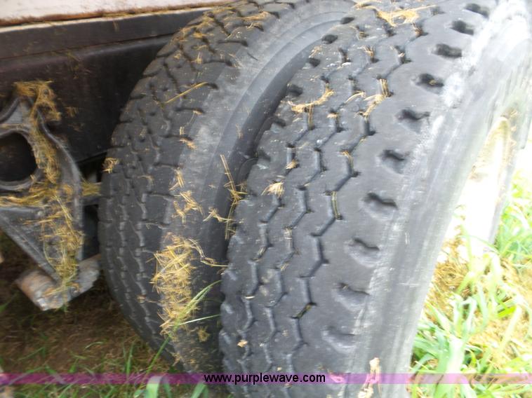 image for item L6912 1999 International 4900 tender truck