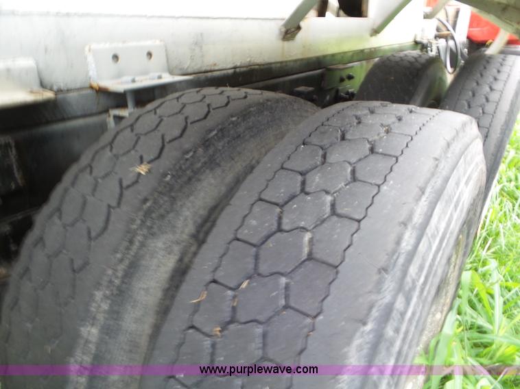 image for item L6912 1999 International 4900 tender truck