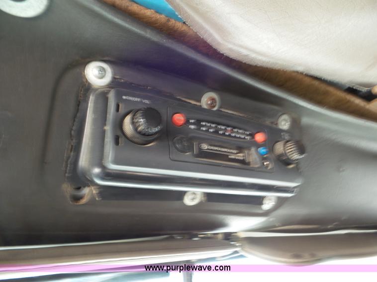 image for item L6913 1993 International 9400 tender truck