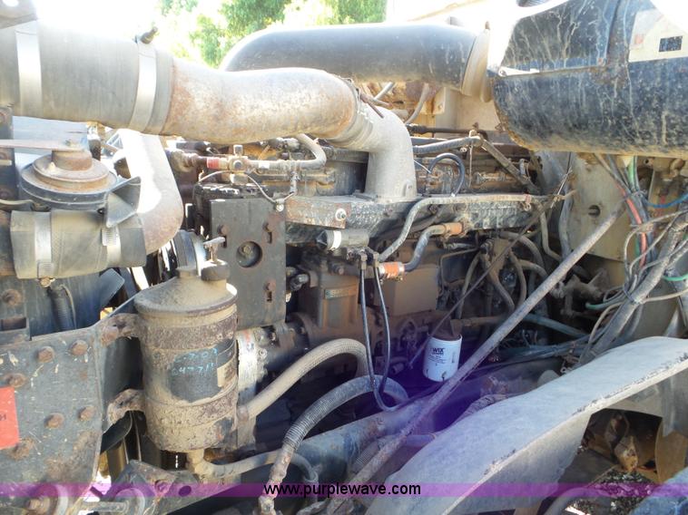 image for item L6913 1993 International 9400 tender truck