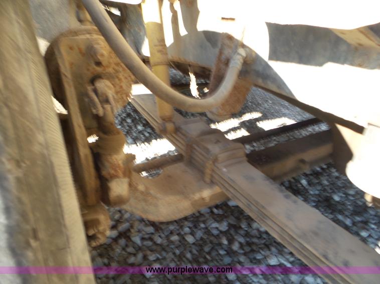 image for item L6913 1993 International 9400 tender truck