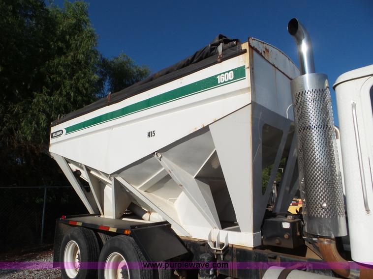 image for item L6913 1993 International 9400 tender truck