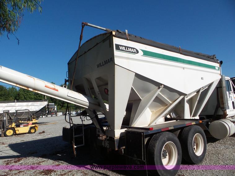 image for item L6913 1993 International 9400 tender truck