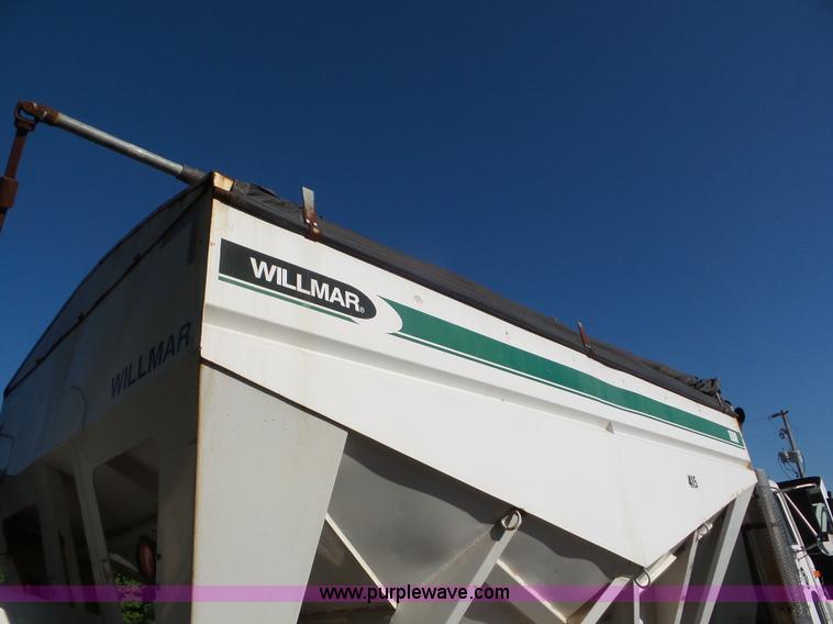 image for item L6913 1993 International 9400 tender truck