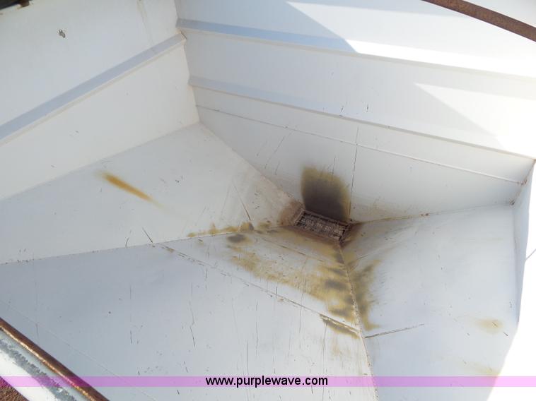 image for item L6913 1993 International 9400 tender truck