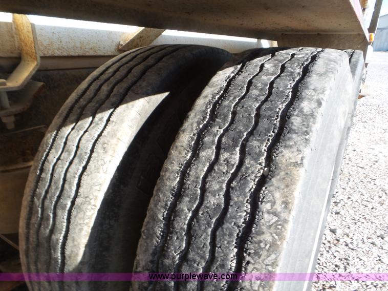 image for item L6913 1993 International 9400 tender truck