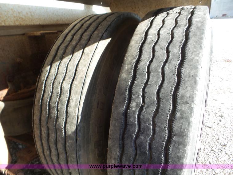 image for item L6913 1993 International 9400 tender truck